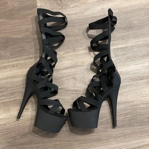 Strappy 6 inch Pleasers with box